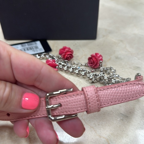DOLCE & GABBANA PINK IGUANA TEXTURED LEATHER/SILVER CHAIN BELT W/ROSES CRYSTAL - Picture 9 of 16